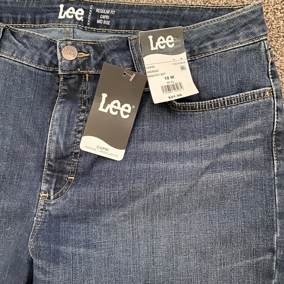 Lee Regular Fit Capri Mid Rise Jeans - Picture 7 of 9